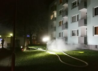 Ausgedehnter Kellerbrand mit starker Rauchentwicklung in Garbsen Feuerwehreinsatz