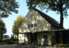 Im Zuge der Umgestaltung des Friedhofs Godshorn wird der Bereich vor der Kapelle aufgeweitet.
