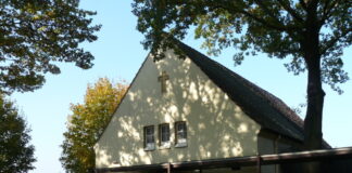 Im Zuge der Umgestaltung des Friedhofs Godshorn wird der Bereich vor der Kapelle aufgeweitet.