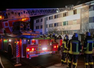Wohnungsbrand in Mehrfamilienhaus in Garbsen Die Feuerwehr musste heute früh zu einem Wohnungsbrand in Altgarbsen ausrücken.