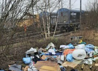 Illegale Müllentsorgung am Güterbahnhof in Hannover Dieser Unrat wurde illegal entsorgt.