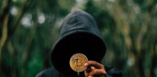Kaputzenmann mit Bitcoin