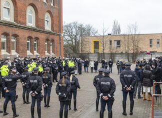 Niedersächsische Polizei und Minister Pistorius beteiligen sich an Gedenken für getötete Polizeibeamtin und getöteten Polizeibeamten in Rheinland-Pfalz Niedersächsische Polizei und Minister Pistorius beteiligen sich an Gedenken für getötete Polizeibeamtin und getöteten Polizeibeamten in Rheinland-Pfalz.