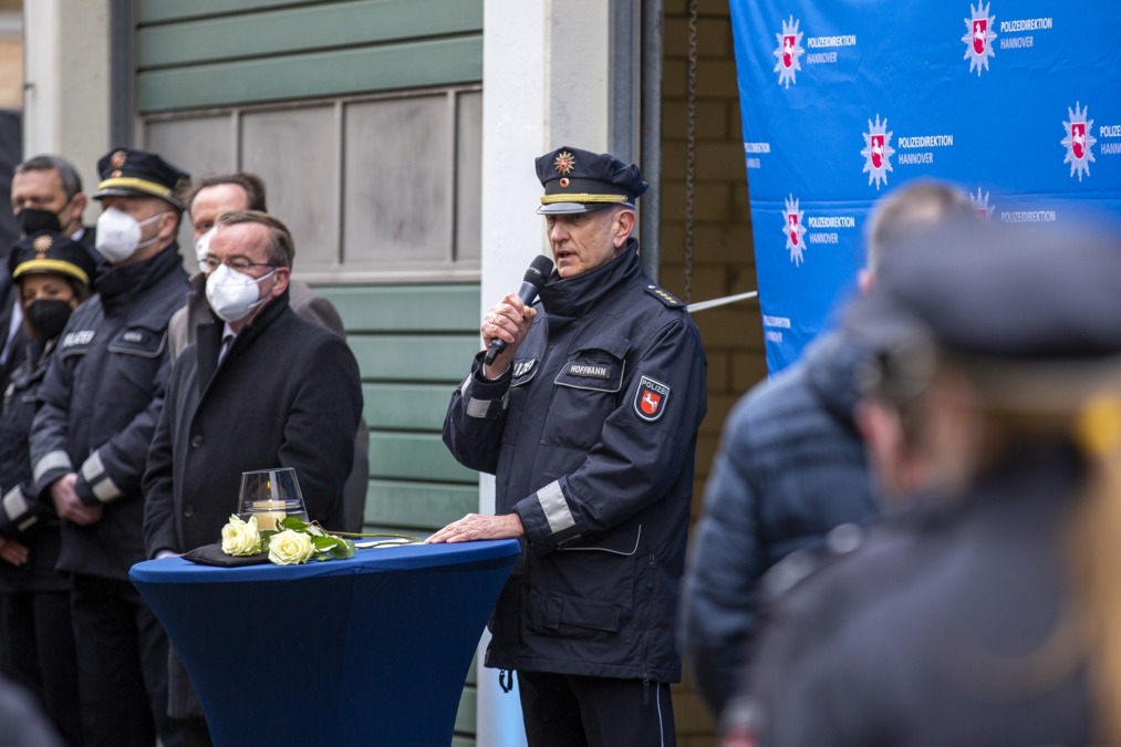 Niedersächsische Polizei und Minister Pistorius beteiligen sich an Gedenken für getötete Polizeibeamtin und getöteten Polizeibeamten in Rheinland-Pfalz