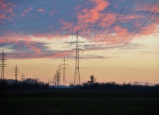 Kabinett beschließt Bundesratsinitiative gegen steigende Energiepreise Stromtrasse