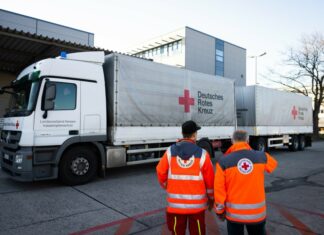 DRK-Hilfstransport für ukrainische Bevölkerung unterwegs nach Polen DRK-Hilfstransport LKW