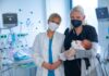 Professorin Karen Olsson (links) mit ihrer Patientin Maria L. und deren Tochter Amelie Maria.