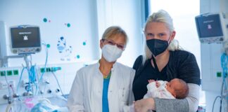 Professorin Karen Olsson (links) mit ihrer Patientin Maria L. und deren Tochter Amelie Maria.