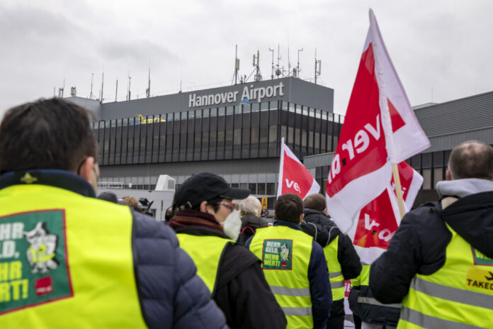 Am Flughafen Hannover streiken heute die Beschäftigen des Luftsicherheitsbereiches und der Frachtkontrolle mit ver.di für eine bessere Bezahlung.