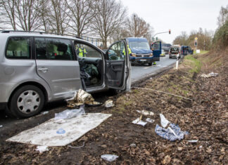 Langenhagen: 89-jähriger Pkw-Fahrer stirbt nach Zusammenstoß mit Transporter Verkehrsunfall