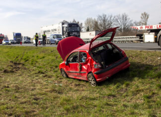 PKW überschlägt sich auf der A2 zwischen Hannover und Bothfeld PKW überschlägt sich auf A2