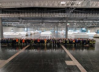 Garbsener Feuerwehrleute unterstützen beim Aufbau von Unterkunft für Kriegsflüchtlinge Garbsener Feuerwehrleute unterstützen beim Aufbau von Unterkunft für Kriegsflüchtlinge