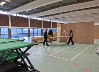 Stadt schafft kurzfristig Unterkünfte für ukrainische Geflüchtete und richtet Sporthalle ein Sporthalle Aufbau 03