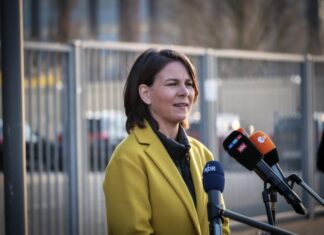 Besuch der Unterkünfte für Geflüchtete auf dem Messegelände durch Bundesaußenministerin Annalena Baerbock Die Bundesaußenministerin Annalena Baerbock besuchte heute die Notunterbringung der Landeshauptstadt Hannover auf dem Messegelände.