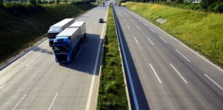 LKW auf Autobahn