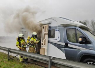 Wohnmobil brennt auf A352 Wohnmobilbrand auf der A352