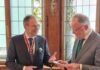 Professor Lenarz (links) und Ministerpräsident Weil.