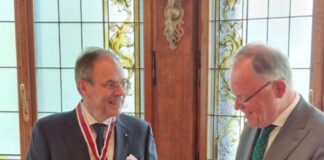 Professor Lenarz (links) und Ministerpräsident Weil.