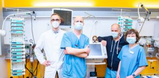 Hoffen, dass die Kinder von der Ganzgenomsequenzierung profitieren: Dr. Bernd Auber, Dr. Alexander von Gise und Dr. Michael Sasse von der intensivmedizinischen Station sowie Professorin Dr. Bettina Bohnhorst von der neonatologischen Station (von links).
