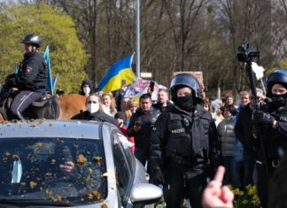 Mehrere Tausend Personen beteiligen sich an Versammlungen in der Landeshauptstadt ProRussischer Autokorso und Gegendemonstration in Hannover.