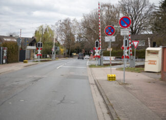 Arbeiten am Bahnübergang Hainhäuser Weg vom 6. bis zum 29. April Arbeiten am Bahnübergang Hainhäuser Weg vom 6. bis zum 29. April.