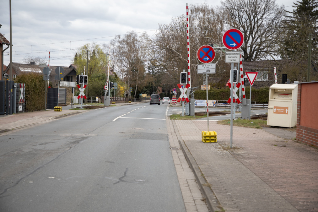Arbeiten am Bahnübergang Hainhäuser Weg vom 6. bis zum 29. April.