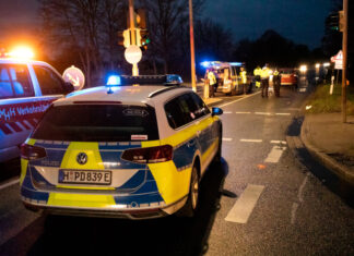 Fußgängerin von Auto erfasst und schwer verletzt Verkehrsunfall in Langenhagen - Langenhagener Straße / Hessenstraße