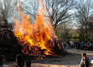 Osterfeuer: Nicht nur die Langenhagener Feuerwehren freuen sich wieder auf zahlreiche Besucher Osterfeuer 2022 - Godshorn