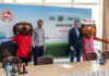96-Maskottchen EDDI, Cheftrainer von Hannover 96 Christoph Dabrowski (li.), Präsident des Hannoverschen Rennvereins (HRV) Gregor Baum, Maskottchen der Neuen Bult Bultinchen.