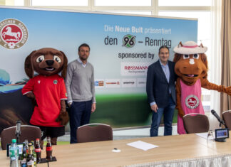 Großer Hannover 96-Renntag auf der Neuen Bult in Langenhagen 96-Maskottchen EDDI, Cheftrainer von Hannover 96 Christoph Dabrowski (li.), Präsident des Hannoverschen Rennvereins (HRV) Gregor Baum, Maskottchen der Neuen Bult Bultinchen.