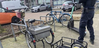 Die Polizei Langenhagen sucht Eigentümer dieses Damenfahrrads mit Anhänger und bittet um Hinweise.