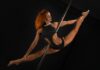 Alona Shapova aus der Ukraine ihre artistischen Darbietungen