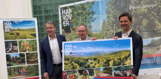 v.r.n.l.: Regionspräsident Steffen Krach, Thomas Slappa vom AK Deister, Hans Nolte, Geschäftsführer HMTG