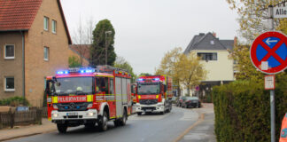 Feuerwehreinsatz in Langenhagen. Gasleitung am Taunusweg bei Erdarbeiten beschädigt.