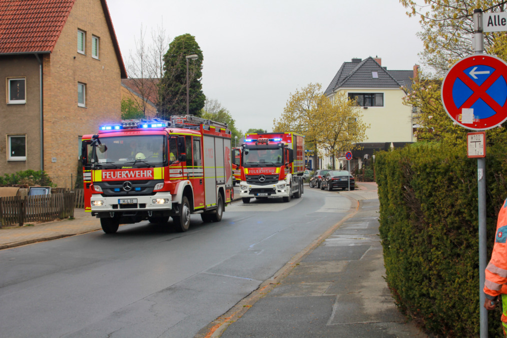 Feuerwehreinsatz in Langenhagen. Gasleitung am Taunusweg bei Erdarbeiten beschädigt.