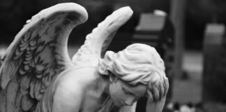 Statue Trauernder Engel