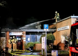 Feuer im Clubheim des Sport Club Langenhagen e.V. Feuerwehreinsatz Langenhagen