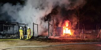 Kurz nach Mitternacht brannte in Langenhagen auf dem Gelände des Sport Club Langenhagen e.V. mehrere Unterstände vollständig aus.