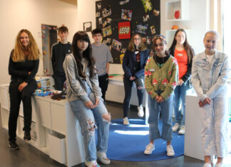 Zukunftstag 2022 in Langenhagen: Live und digital im Mix Frauke Brusche (Leiterin Hort „Kinderhaus Kaltenweide“) und die Teilnehmenden des Zukunftstages im Hort Kinderhaus Kaltenweide