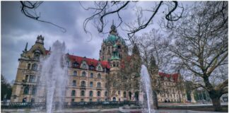 Klaus-Bahlsen-Brunnen vor dem Rathaus Hannover