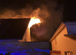 Dachstuhlbrand im Stadtteil Hannover-Davenstedt Dachstuhlbrand im Stadtteil Hannover-Davenstedt.