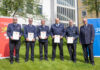 Zu sehen (v.l.n.r.): Martin Höflich (Brandschutzabschnitt I), Kristof Schwake (II), Benjamin Moß (III), Volker Kluth (V), Tobias Jacob (IV) und Regionsbrandmeister Karl-Heinz Mensing.