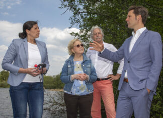 Gesundheitsamt der Region Hannover eröffnet Badesaison Wasserbeprobung am Silbersee in Langenhagen.