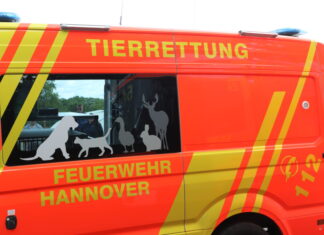 Tierrettung: Feuerwehr befreit Katze in Oberricklingen Einsatzwagen Tierrettung der Feuerwehr Hannover.