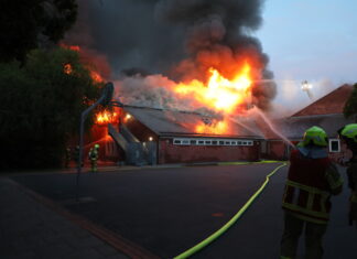 Sporthalle der Schillerschule in Hannover-Kleefeld brennt Sporthalle der Schillerschule in Hannover-Kleefeld brennt.