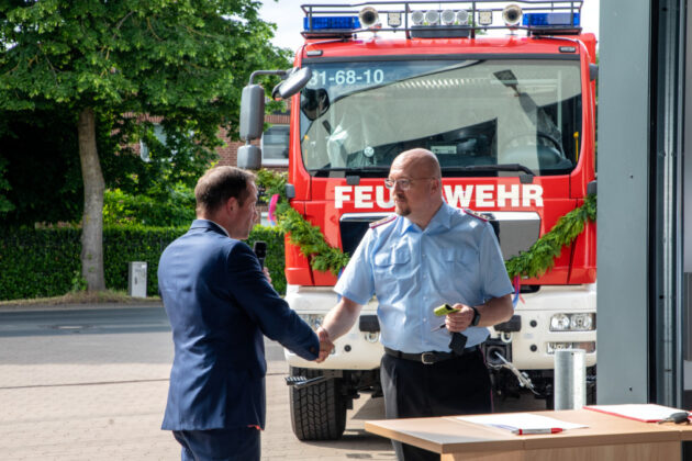 Feuerwehr Isernhagen H.B. übernimmt zwei neue Fahrzeuge.