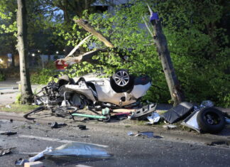 Verfolgungsfahrt durch Hannover endet an Baum auf der Hildesheimer Straße Verfolgungsjagd durch Hannover endet an einem Baum