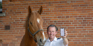 Instacop Andreas Joop mit Pferd