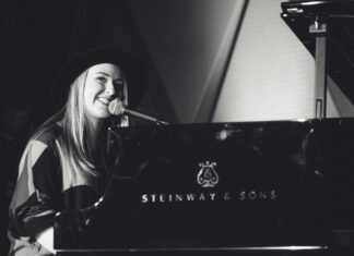 Frühjahrskonzert der Musikschule live im Kulturzelt Langenhagen Bekannte Sängerin Donata Jan stellt sich als neue Jazz/Rock/Pop-Lehrerin der Musikschule mit einem Auftritt vor.