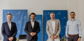 Alexander Skubowius, Fachbereichsleiter Wirtschafts- und Beschäftigungsförderung der Region Hannover, Regionspräsident Steffen Krach, Dr. Claudius Schiller, Teamleiter Beschäftigungsförderung der Region Hannover, Daniel Willers, Geschäftsführer des geförderten Unternehmens Njordvind haben über die neue Richtlinie „Hannover Region Green Economy informiert“
